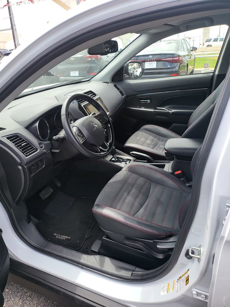 Used 2025 Mitsubishi Outlander Sport SE AWD/4WD image 3