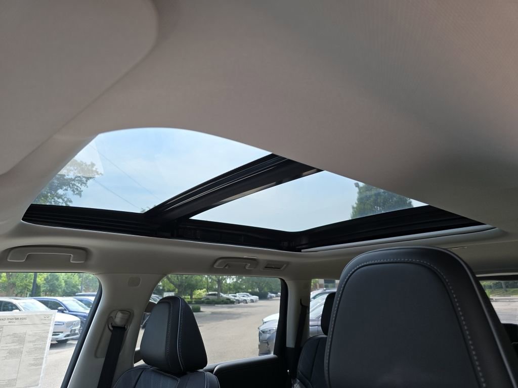 Certified 2025 INFINITI QX80 Luxe w/ Cargo Package image 3