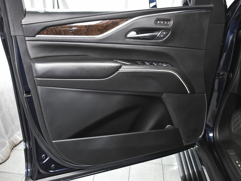 Used 2022 Cadillac Escalade Premium Luxury Platinum image 9