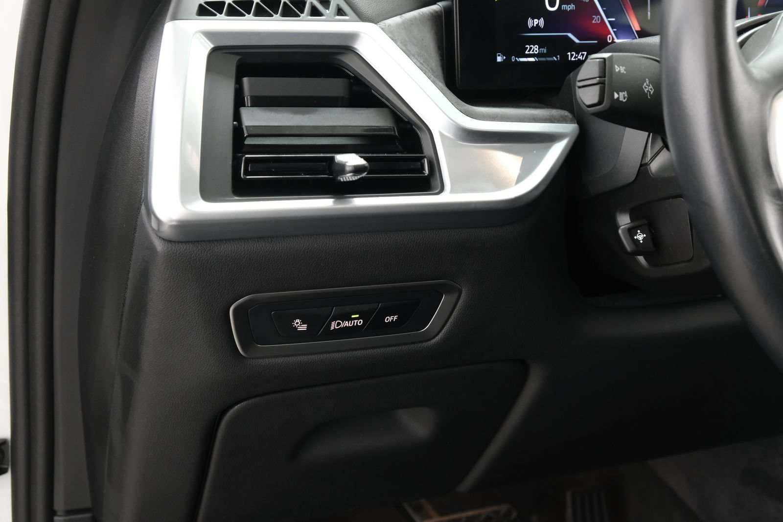 Used 2024 BMW X7 xDrive40i w/ Premium Package AWD/4WD image 28