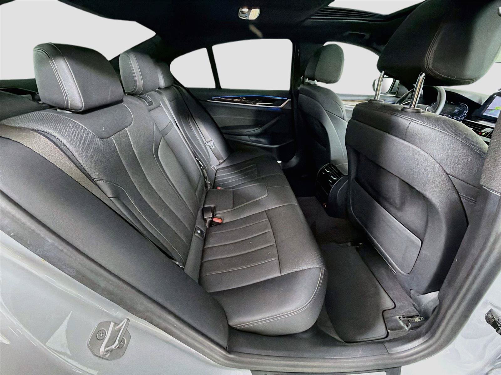 Used 2021 BMW 530e w/ Convenience Package RWD image 27