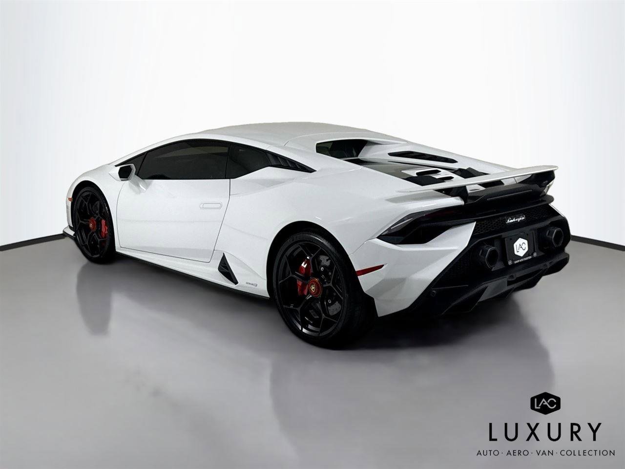 Used 2024 Lamborghini Huracan Tecnica RWD image 8