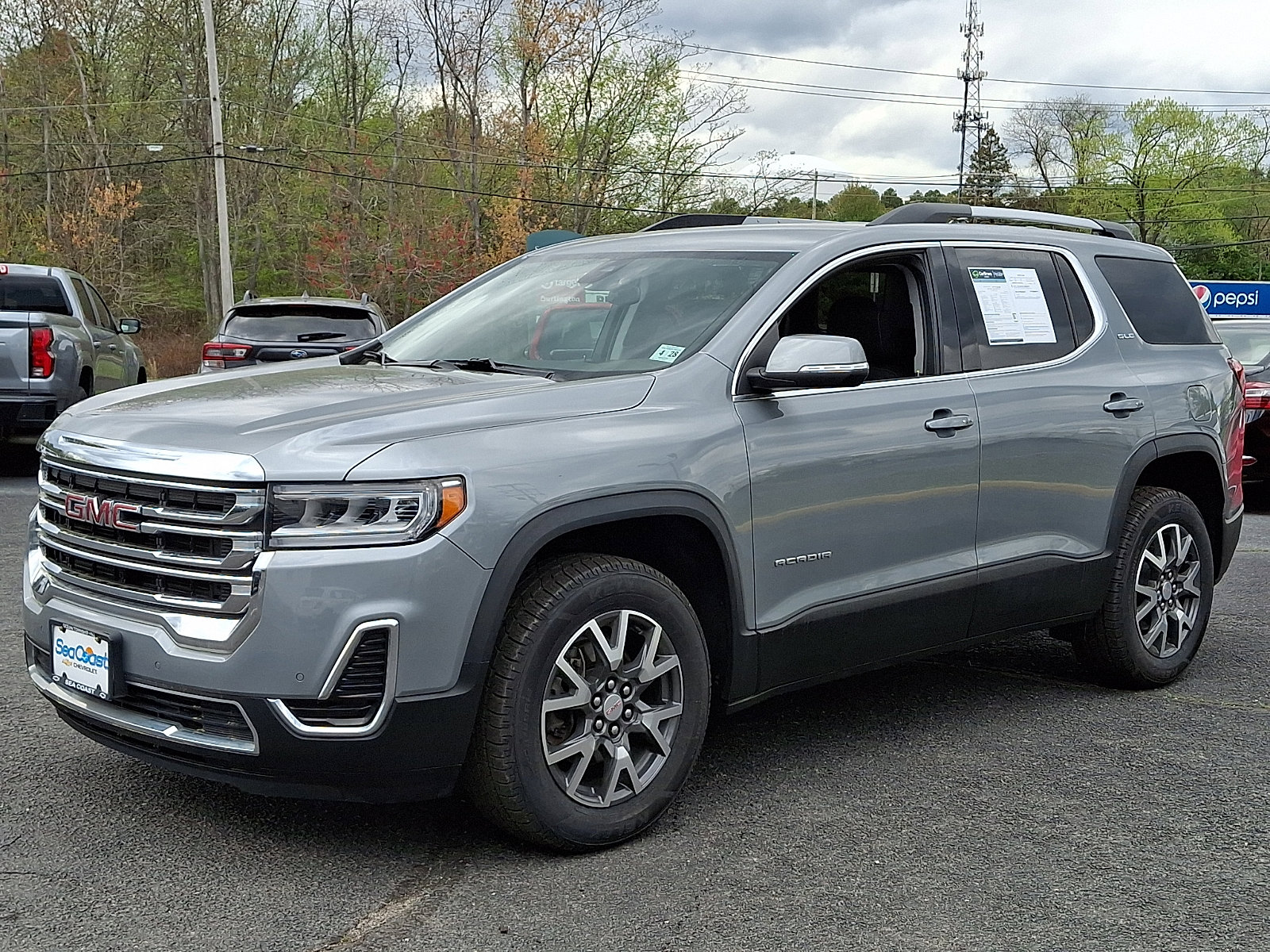 Certified 2023 GMC Acadia SLE w/ Driver Convenience Package FWD image 3