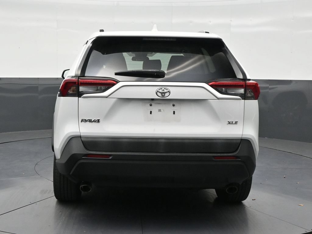Used 2019 Toyota RAV4 XLE Premium FWD image 4