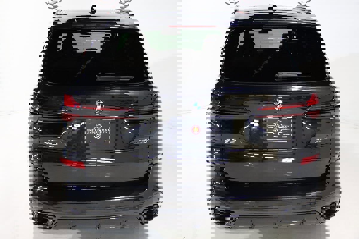 Used 2025 BMW X5 xDrive40i w/ M Sport Package image 25