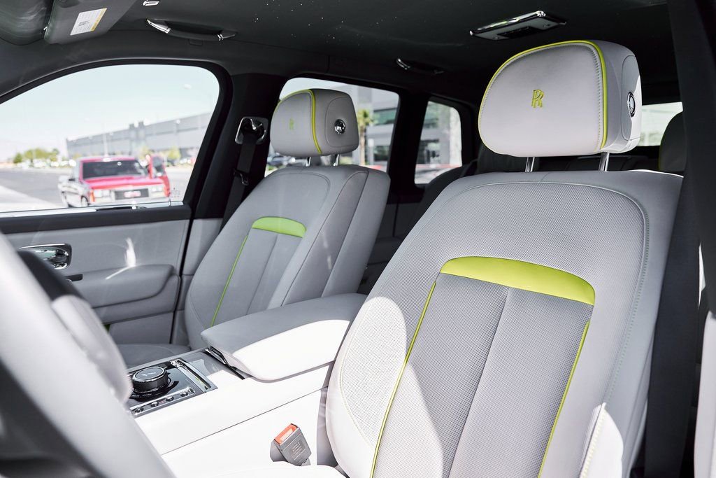 Used 2024 Rolls-Royce Cullinan AWD/4WD image 58