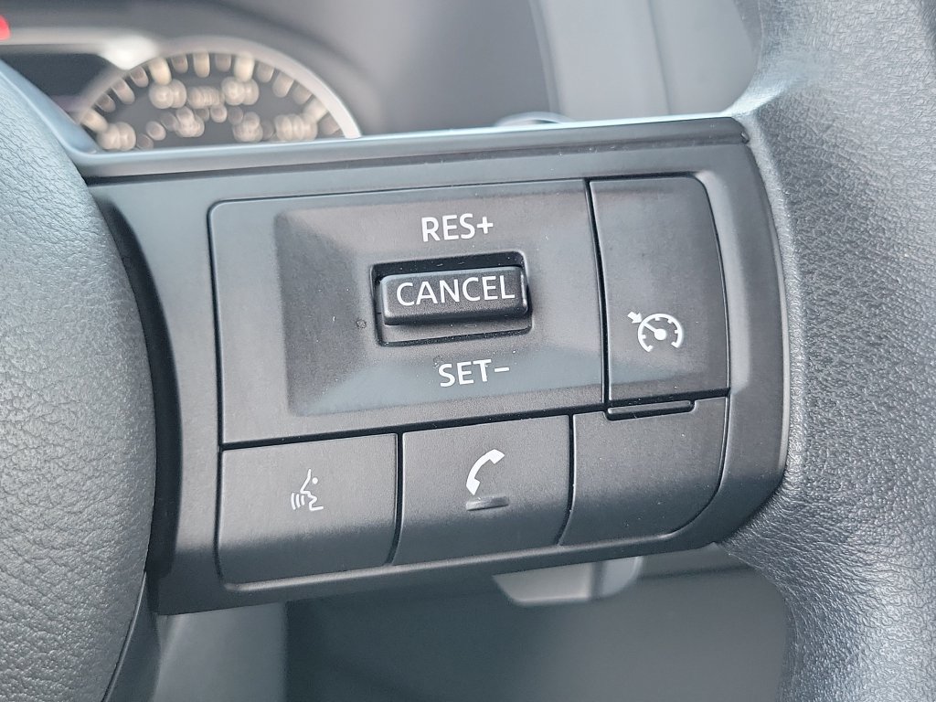Used 2025 Nissan Pathfinder S FWD image 6