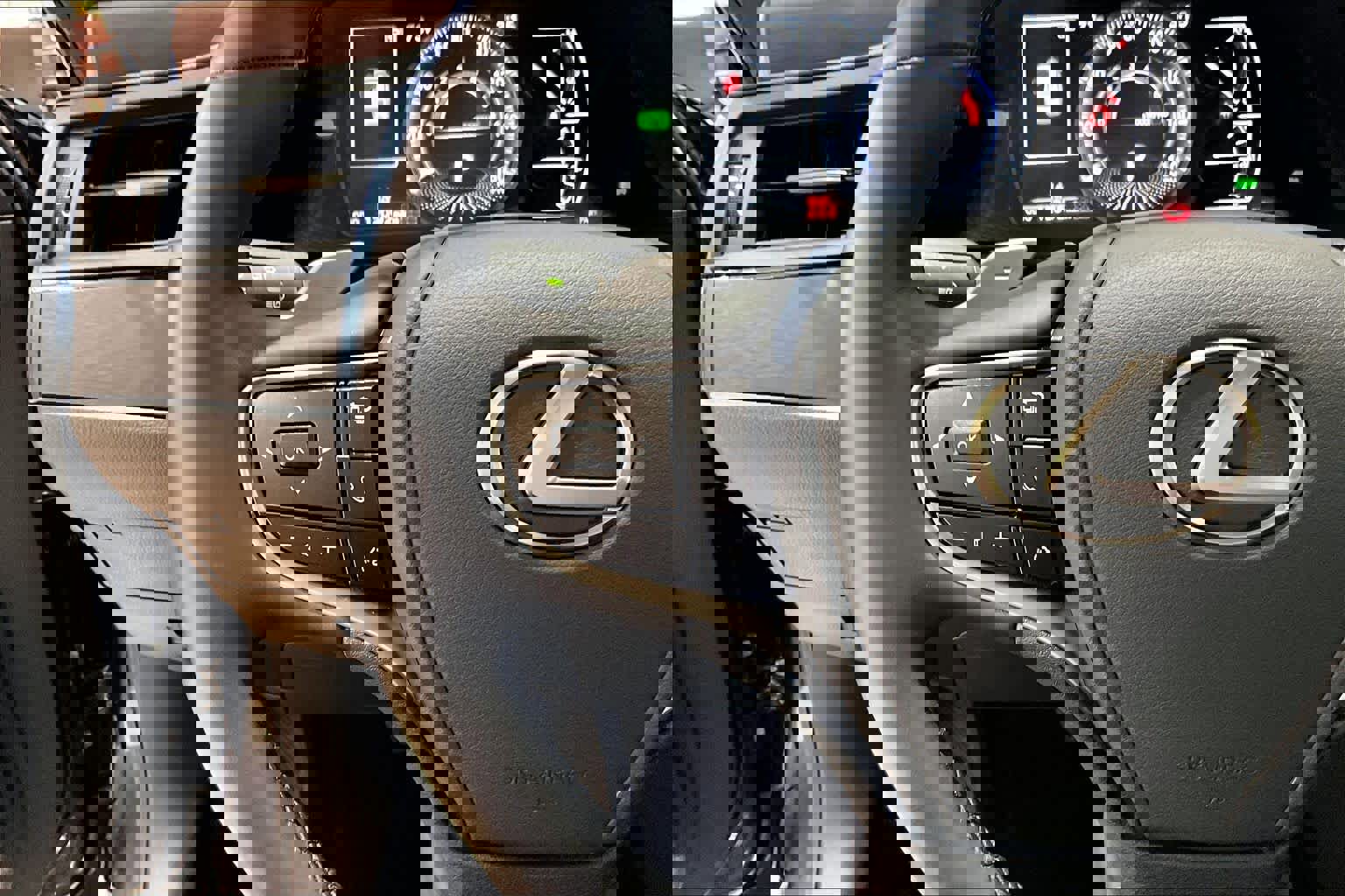 Used 2025 Lexus ES 300h w/ Premium Package image 22