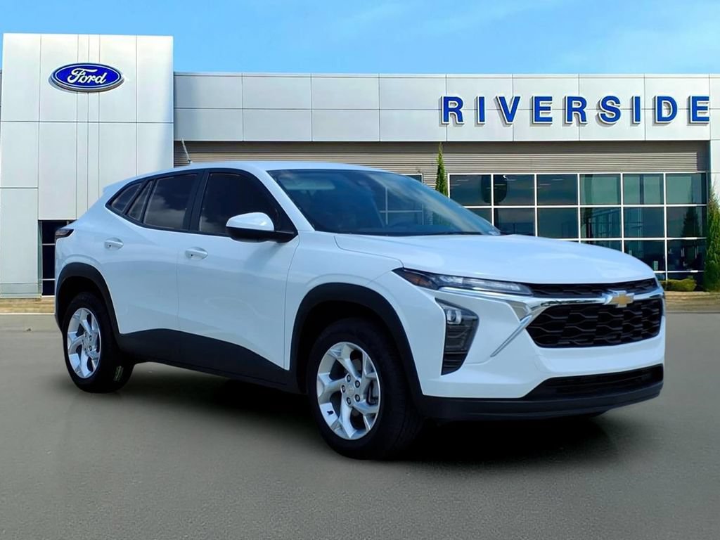 Used 2025 Chevrolet Trax LS w/ LS Convenience Package FWD image 1