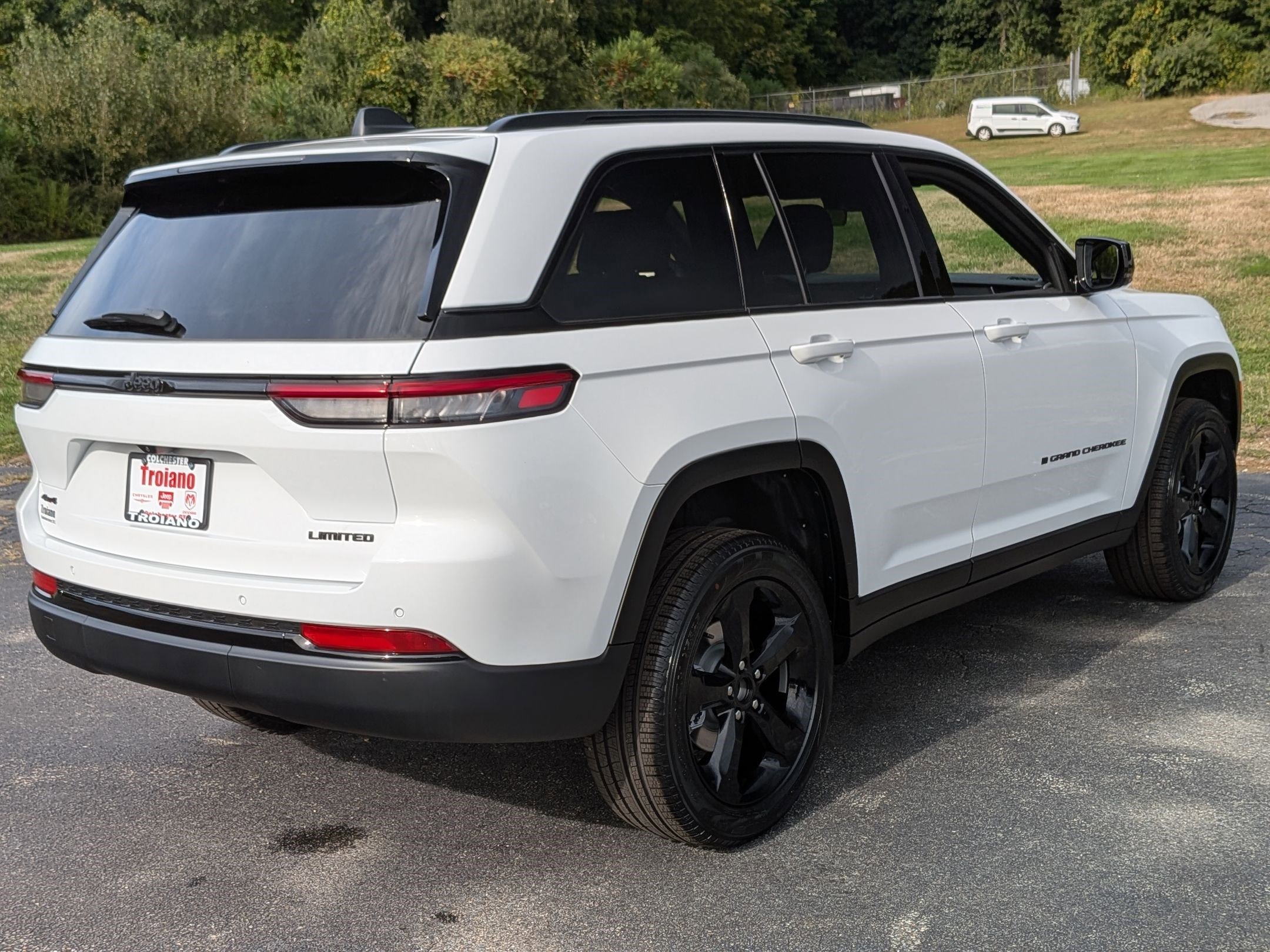 New 2025 Jeep Grand Cherokee Limited w/ Black Appearance Package image 4
