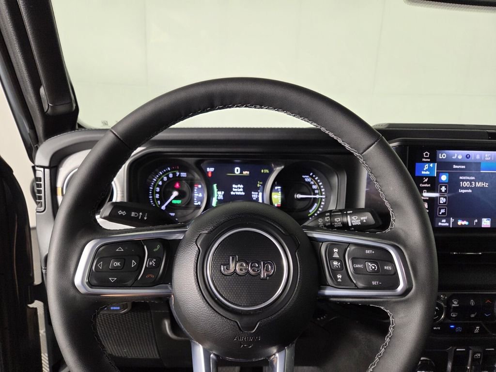 Certified 2025 Jeep Wrangler Sahara w/ Safety Group image 15