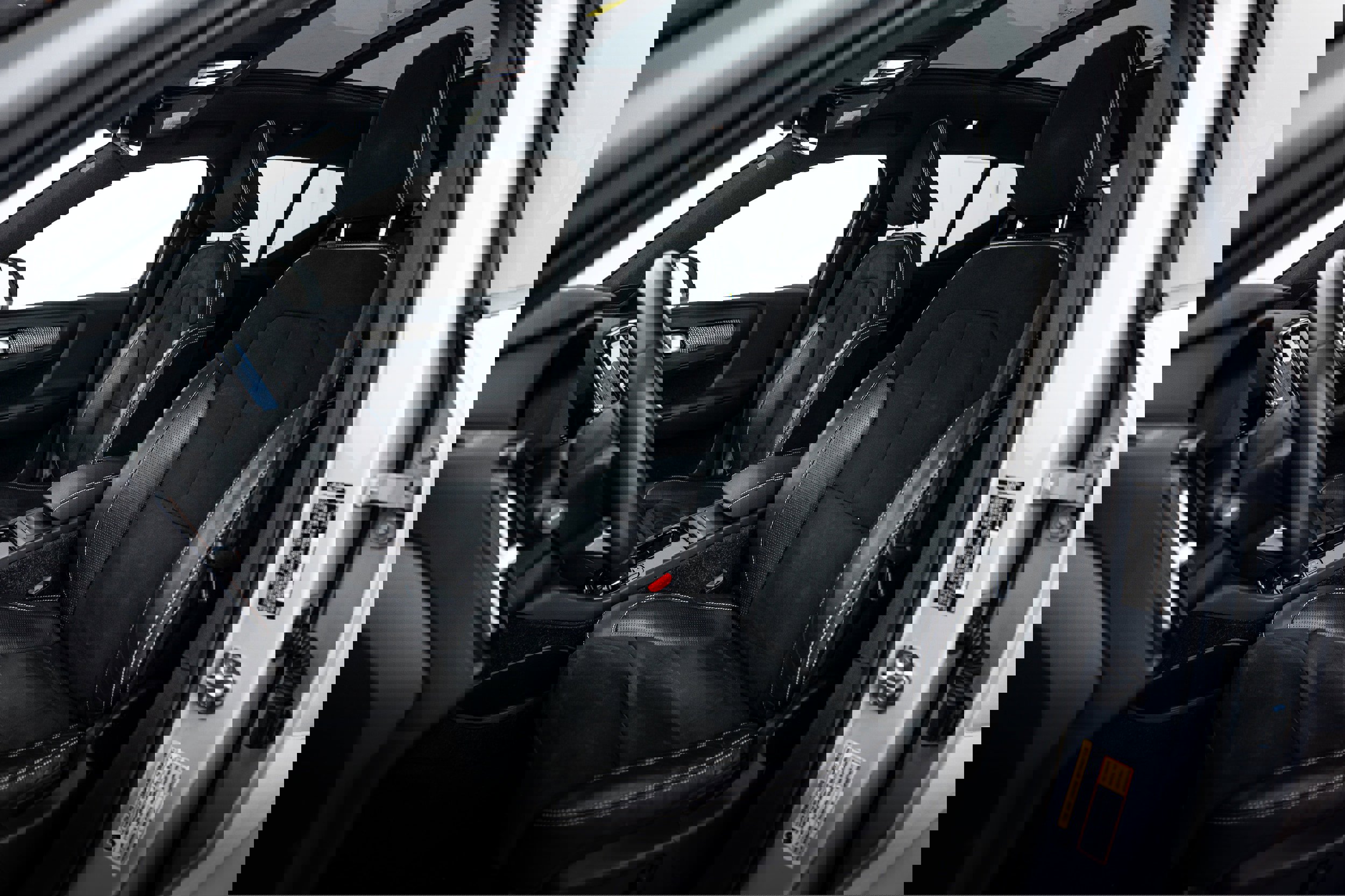 Used 2021 Volvo XC40 P8 Recharge image 16