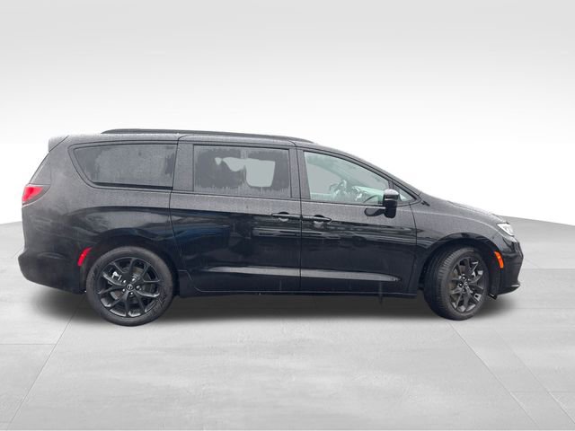 New 2026 Chrysler Pacifica Limited w/ S Appearance Package AWD/4WD image 8