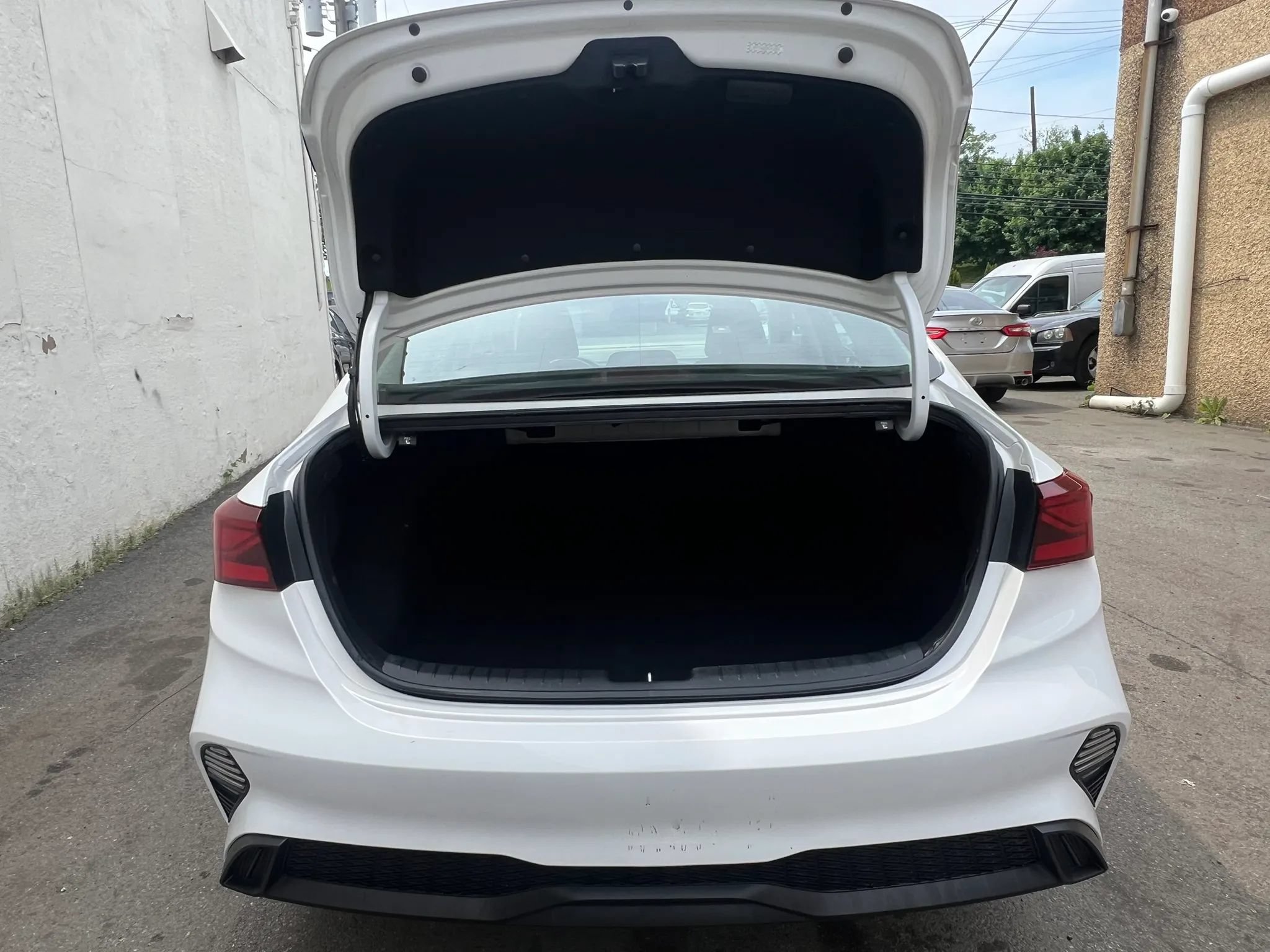 Used 2022 Kia Forte LXS FWD image 9