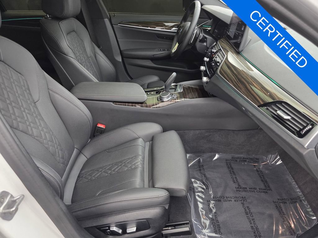 Used 2021 BMW 540i w/ Convenience Package RWD image 28