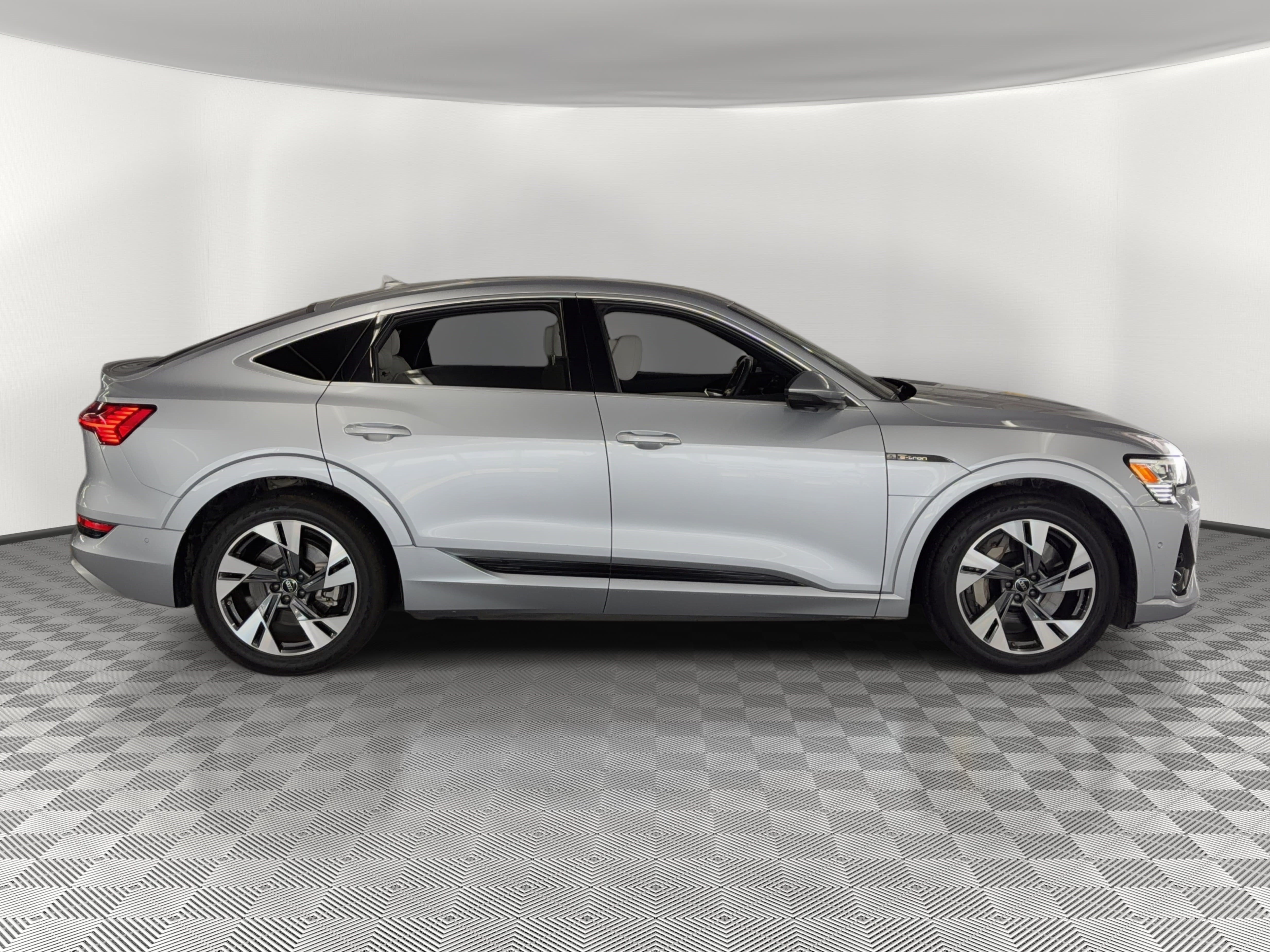 Certified 2023 Audi e-tron Premium Plus w/ Premium Plus Package AWD/4WD image 8