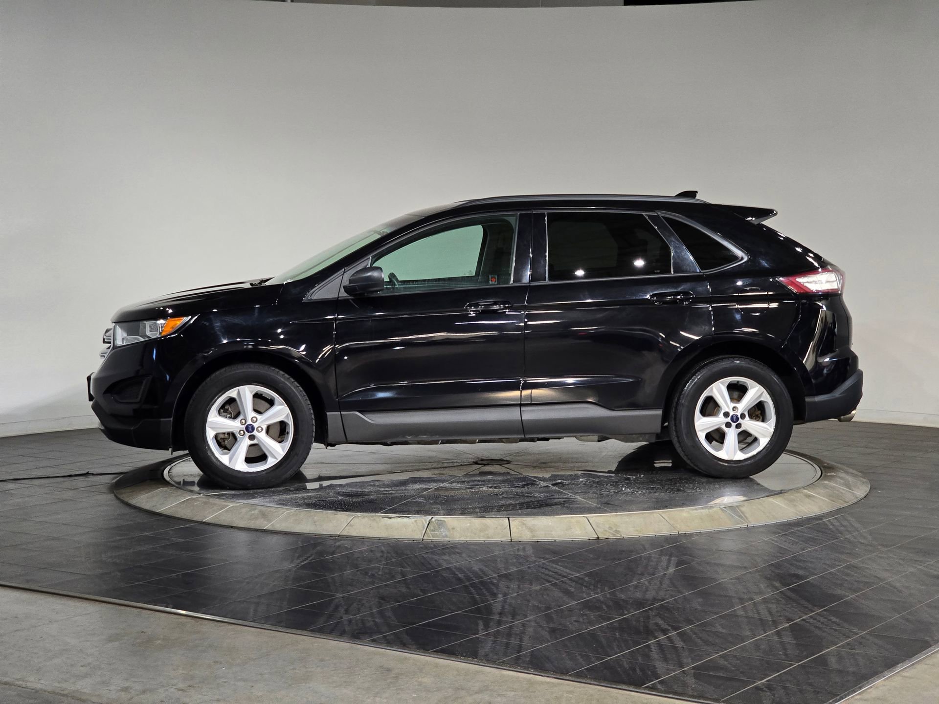 Used 2017 Ford Edge SE image 6