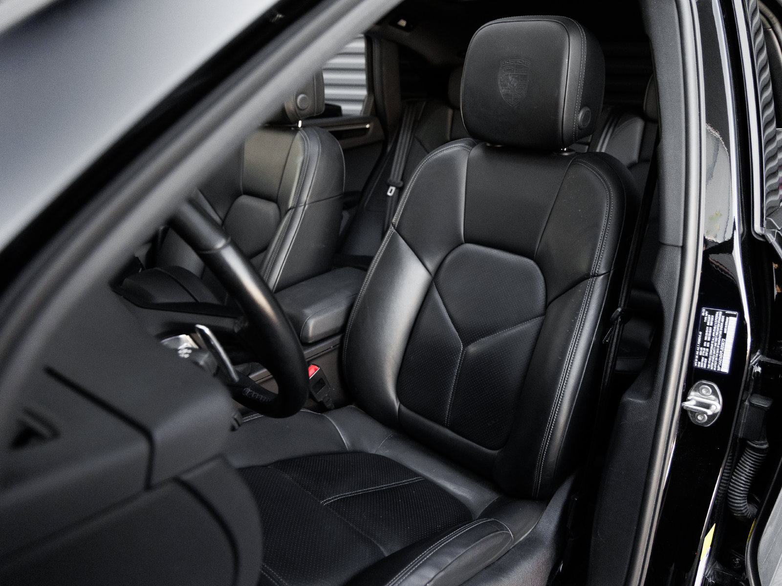 Used 2023 Porsche Macan AWD/4WD image 5