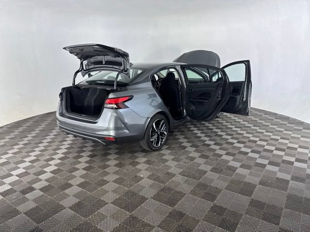 Used 2024 Nissan Versa SR FWD image 14