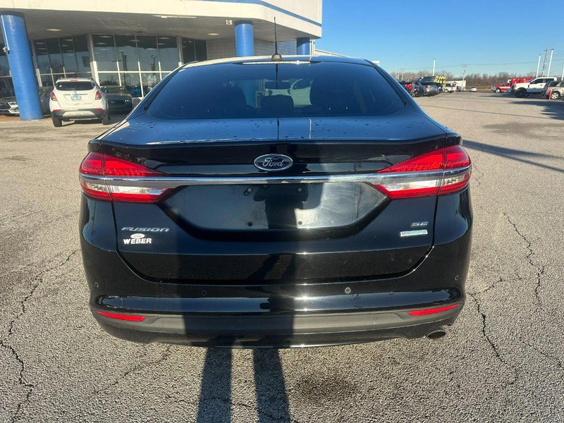 Used 2018 Ford Fusion SE w/ Fusion SE Technology Package image 4