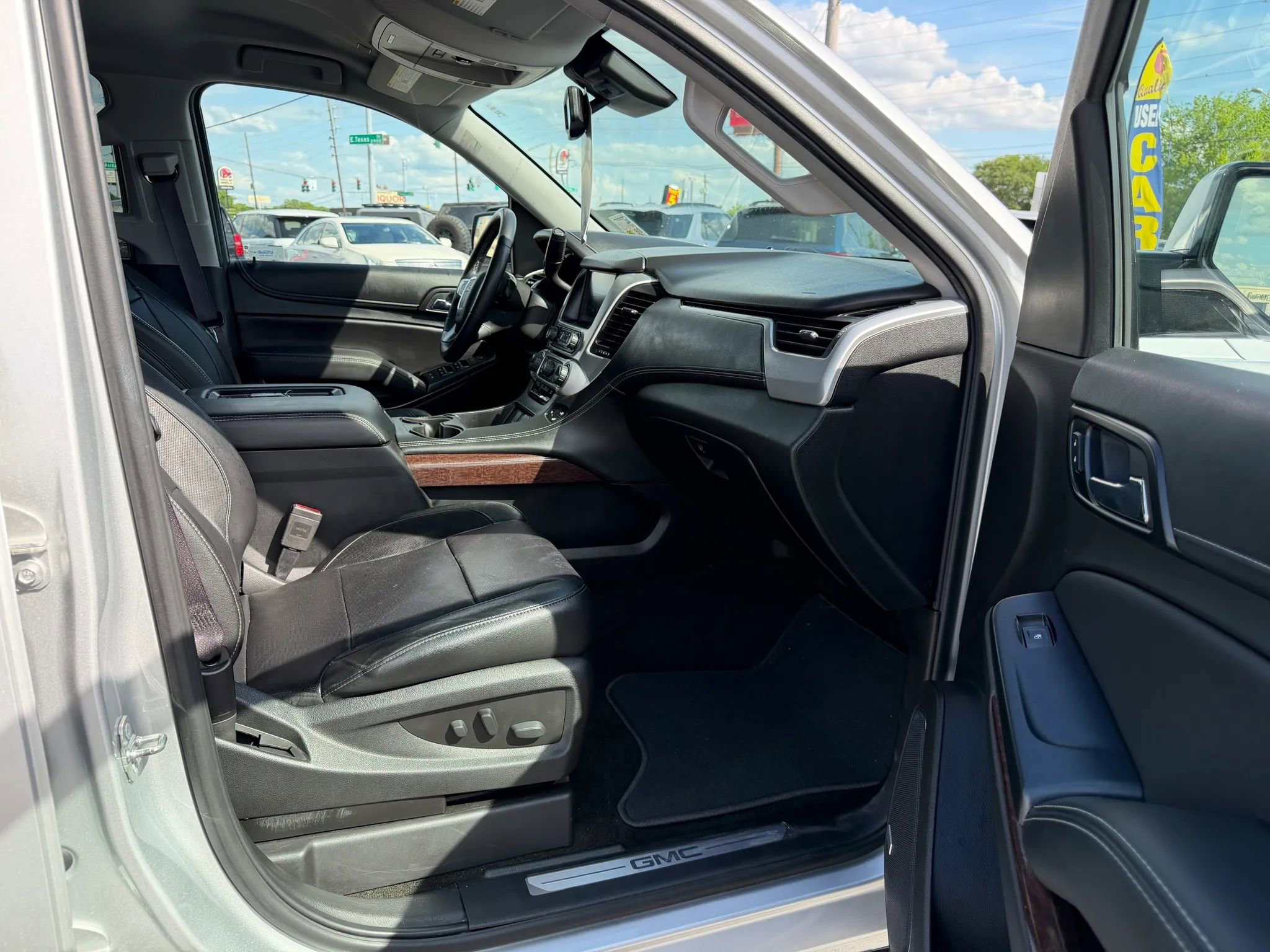 Used 2017 GMC Yukon SLT RWD image 10