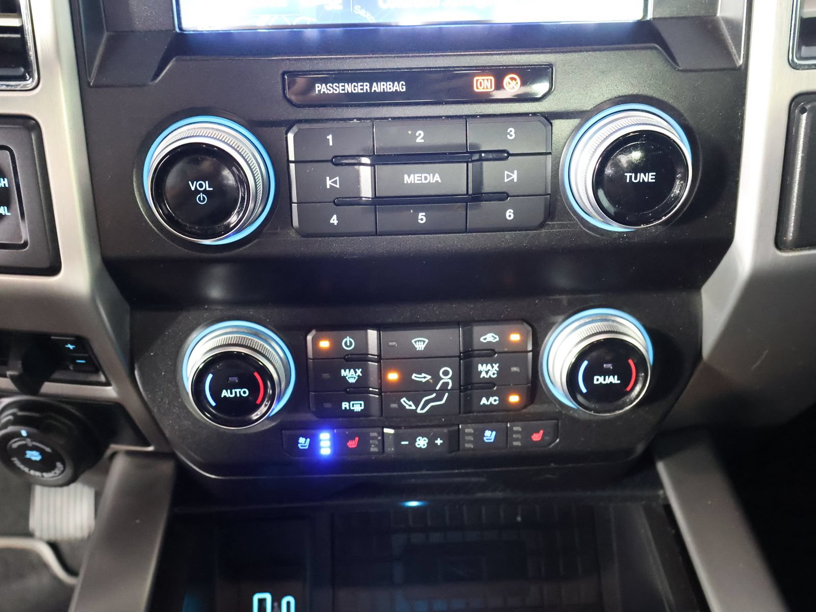 Used 2020 Ford F250 Platinum AWD/4WD image 34