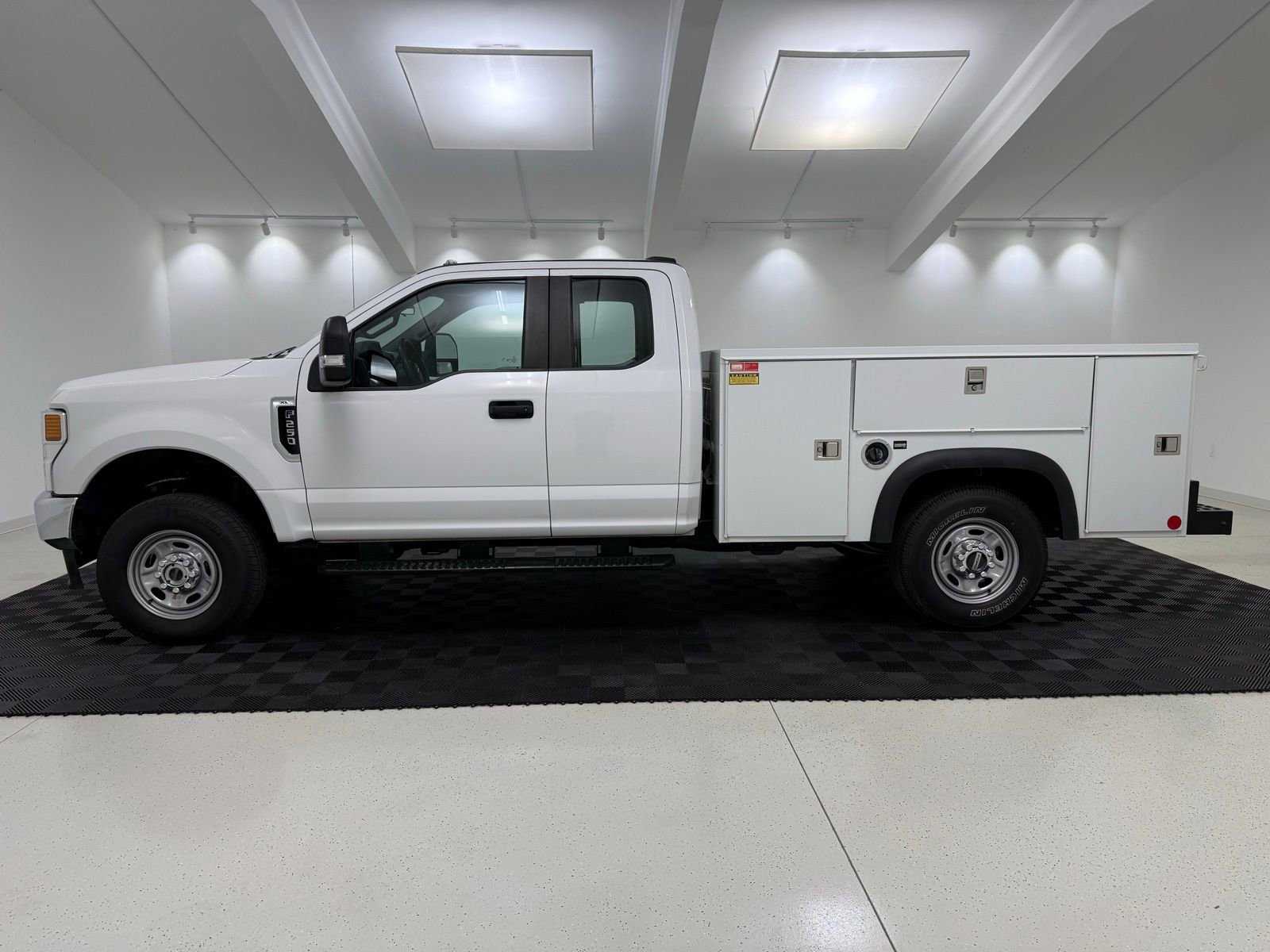 Used 2020 Ford F250 XL w/ Power Equipment Group image 4