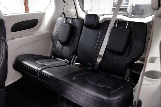 Used 2024 Chrysler Pacifica Touring-L image 20