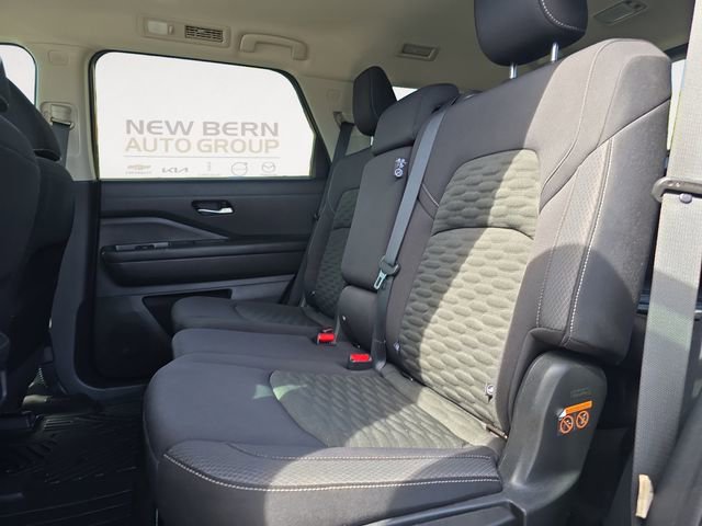 Used 2022 Nissan Pathfinder SV image 13