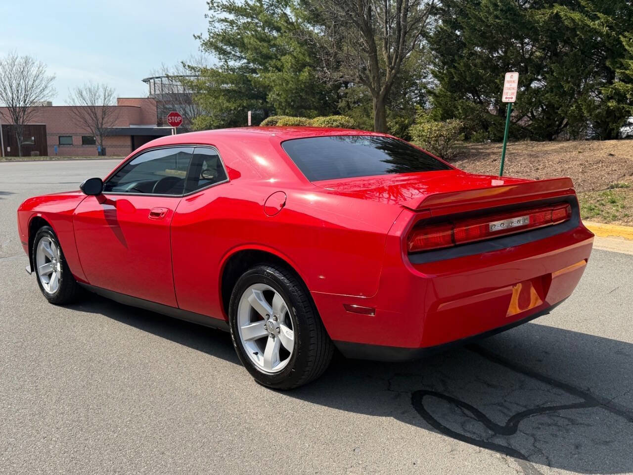 Used 2010 Dodge Challenger SE RWD image 5