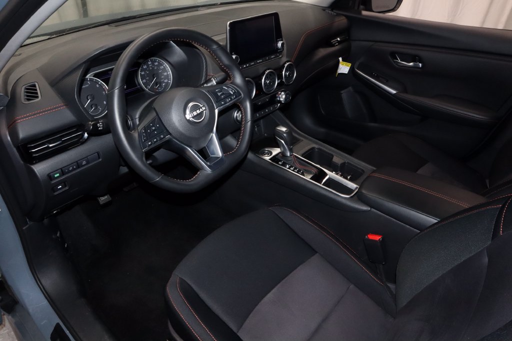 Certified 2025 Nissan Sentra SR FWD image 25