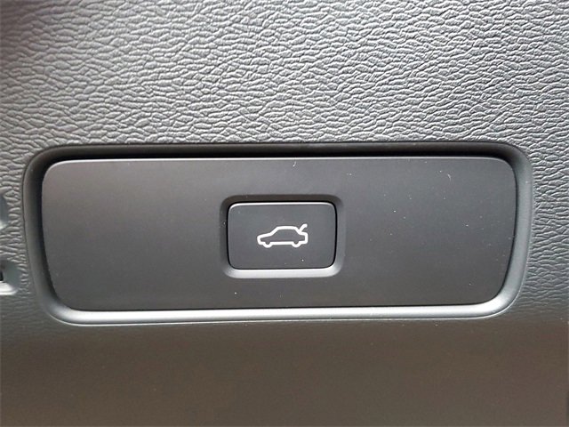 New 2026 Volvo XC40 B5 Plus w/ Protection Package Premier image 9