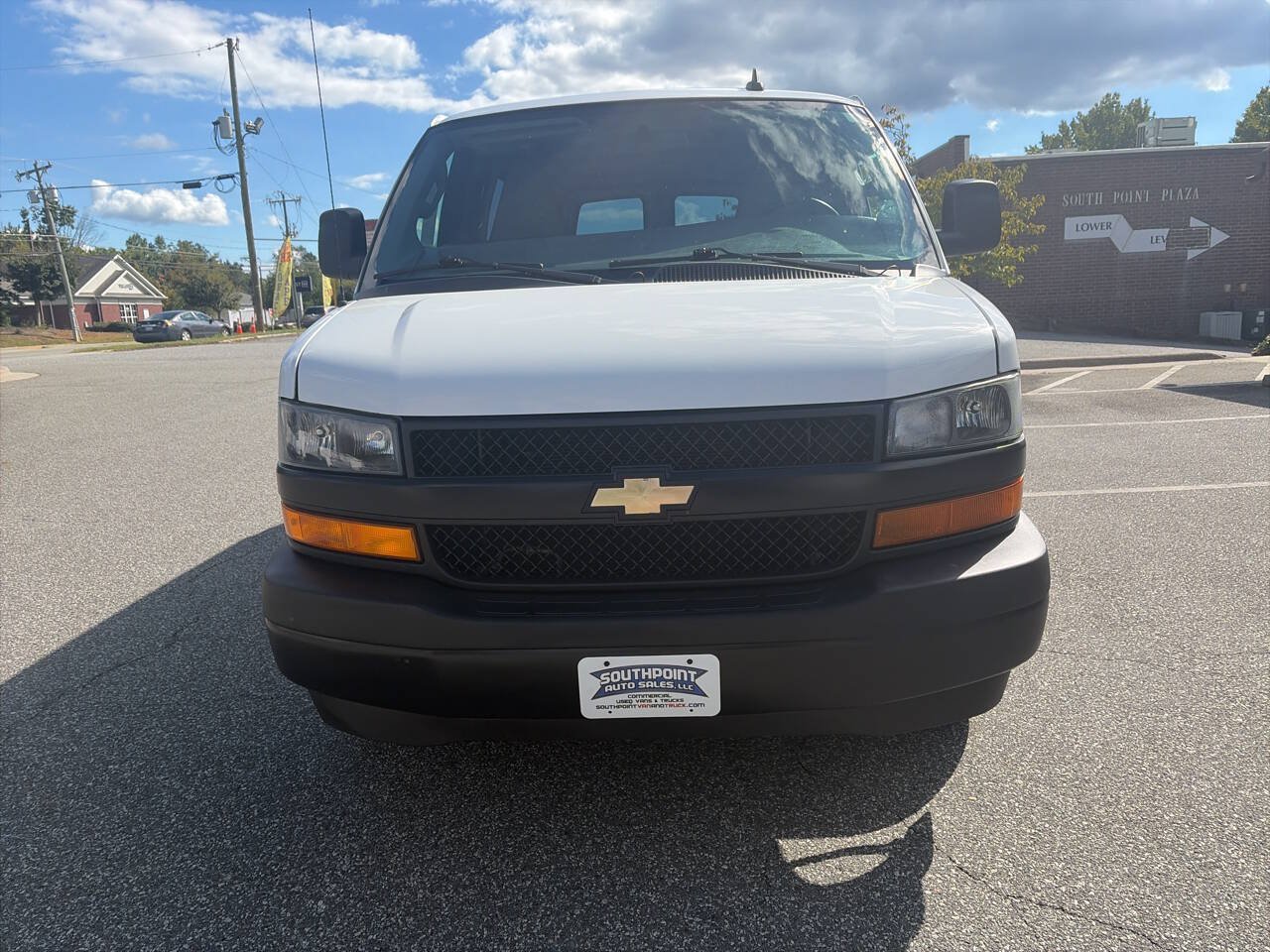 Used 2022 Chevrolet Express 2500 w/ Driver Convenience Package RWD image 4