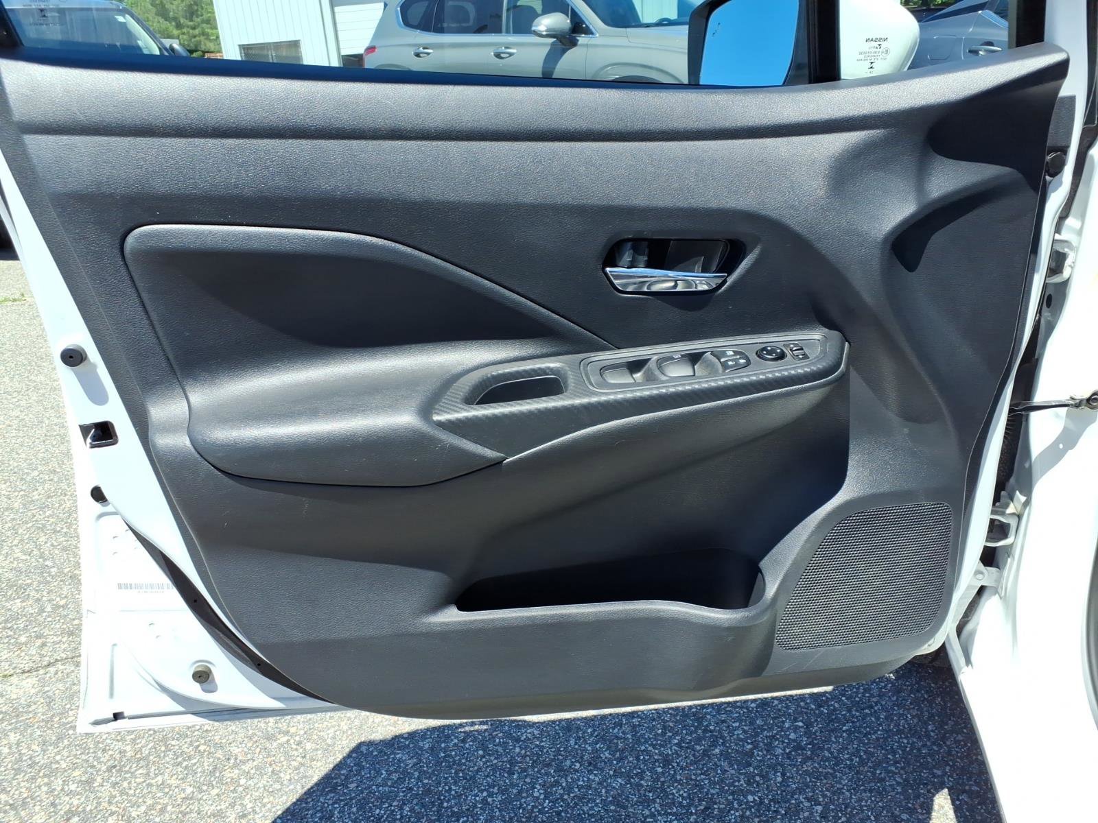 Used 2025 Nissan Versa SV FWD image 4
