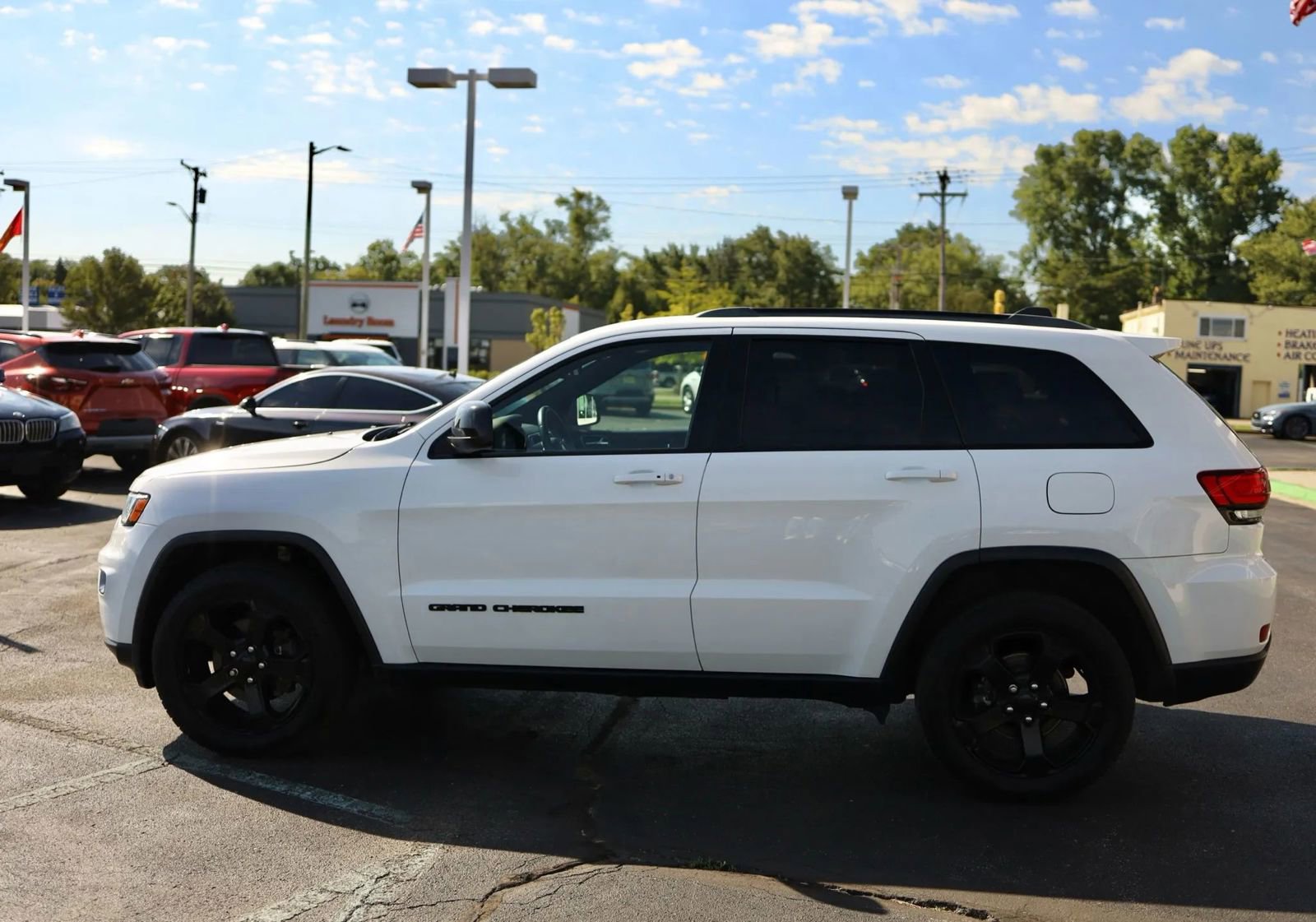Used 2018 Jeep Grand Cherokee Laredo image 8