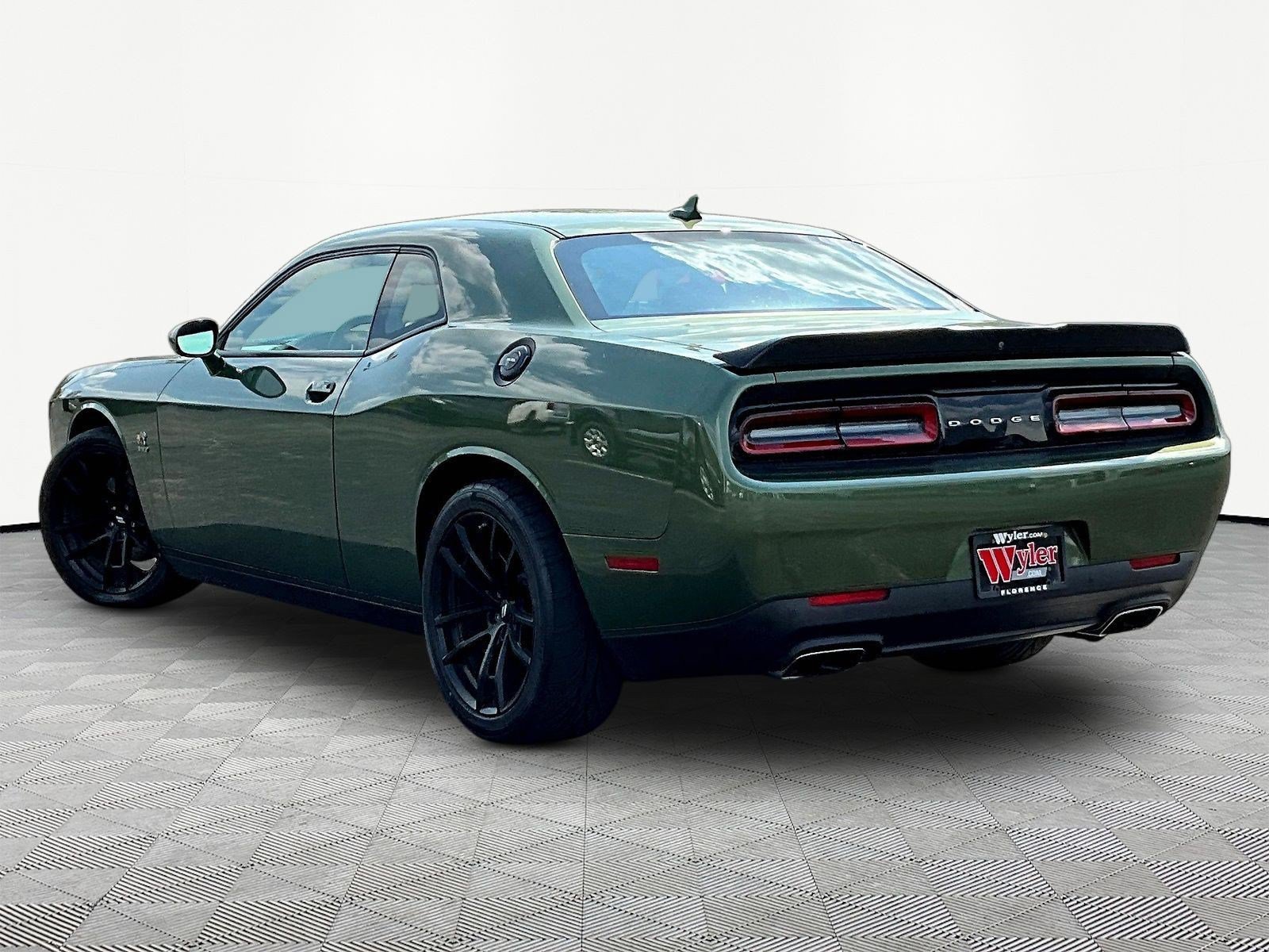 Used 2022 Dodge Challenger R/T Scat Pack RWD image 4