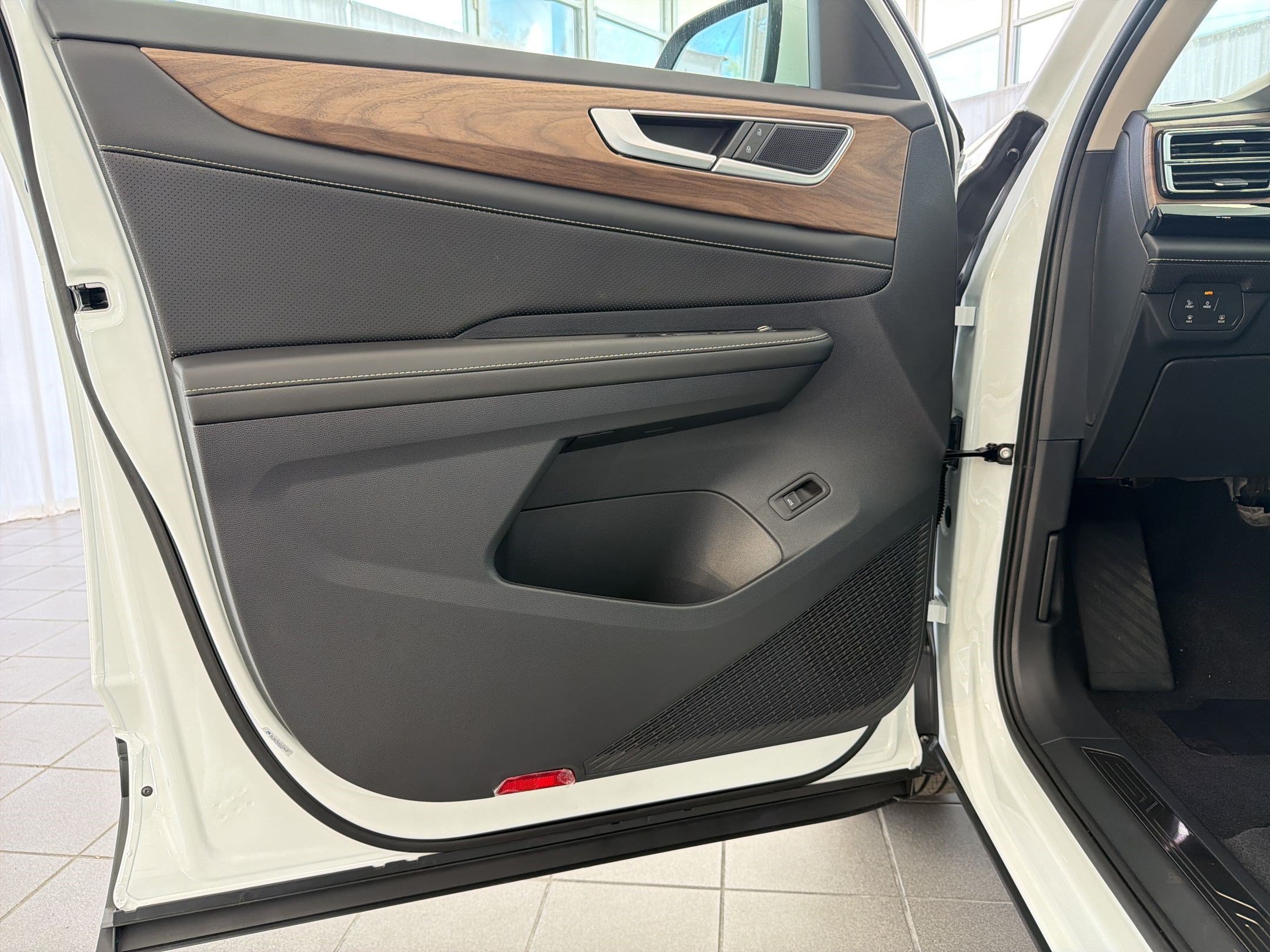 New 2026 Volkswagen Atlas SE FWD image 20