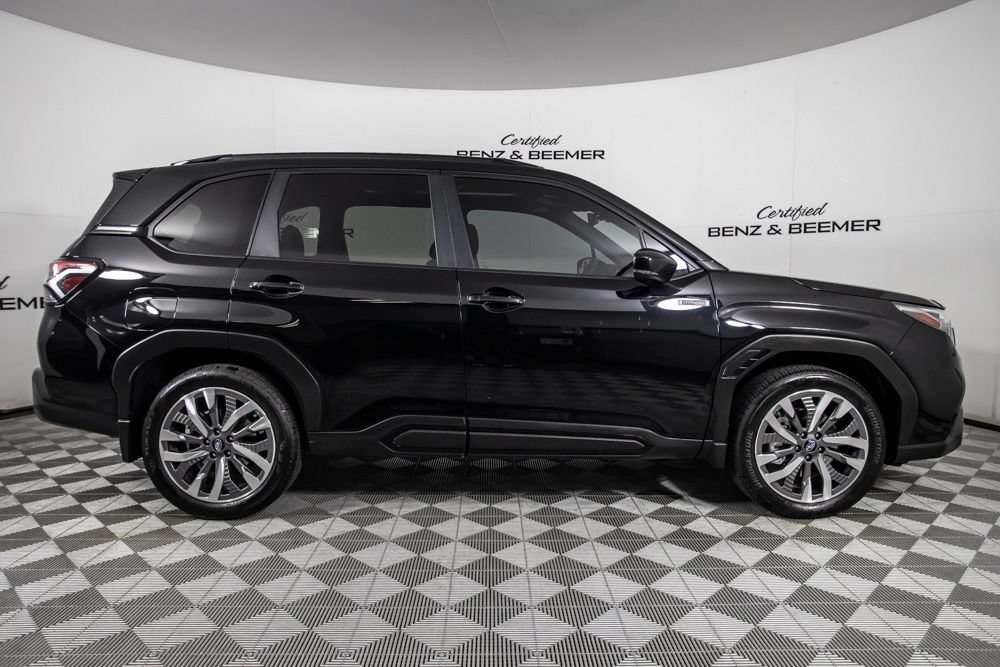Used 2025 Subaru Forester Touring w/ Touring Package AWD/4WD image 3
