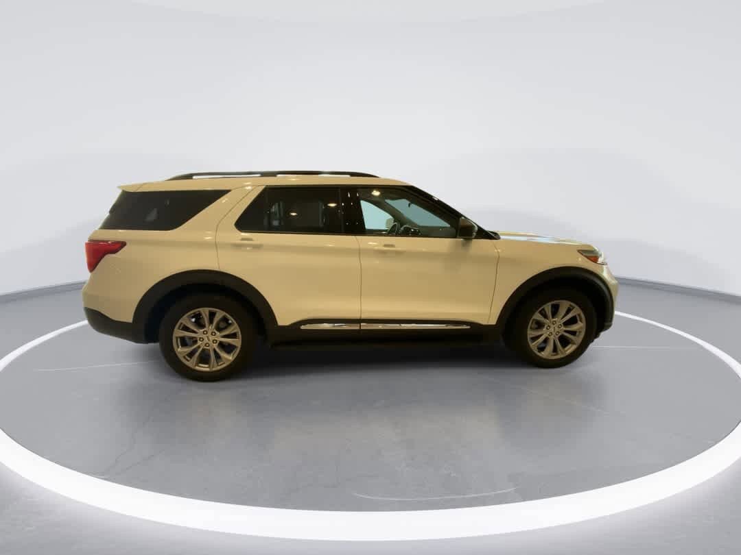 Used 2020 Ford Explorer XLT w/ Equipment Group 202A AWD/4WD image 9