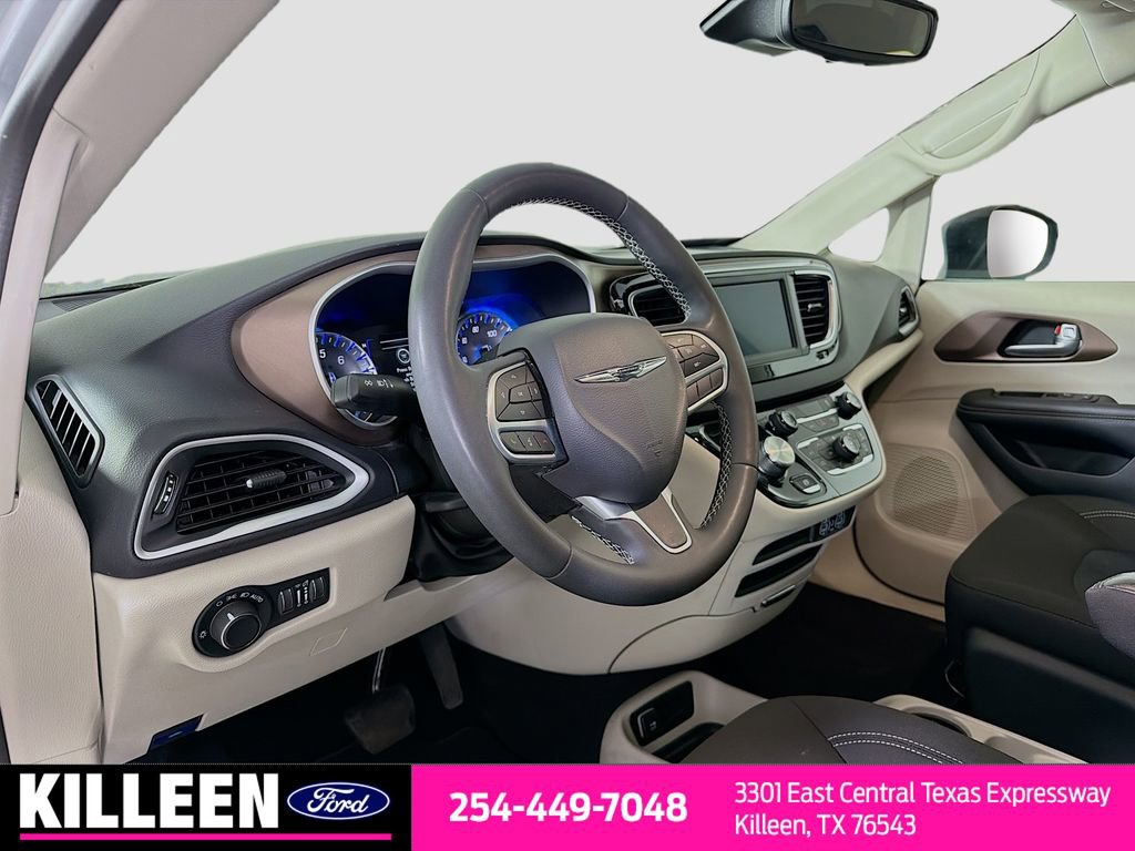 Used 2024 Chrysler Voyager LX image 10