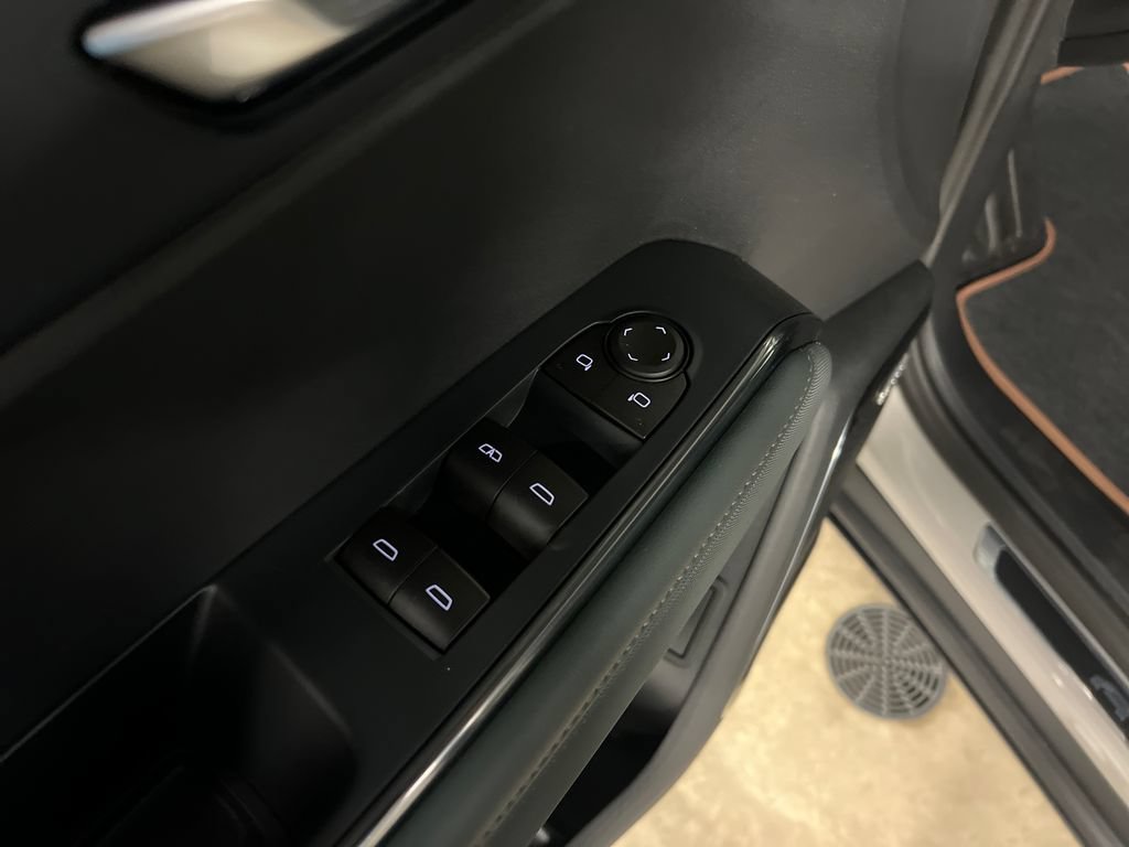 New 2026 GMC Acadia AT4 w/ Luxury Package AWD/4WD image 16