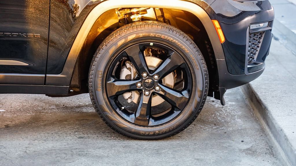 New 2026 Jeep Grand Cherokee Limited AWD/4WD image 11