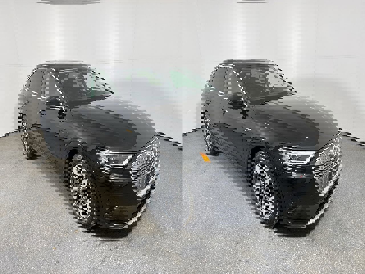 Used 2020 Audi e-tron Premium Plus image 33