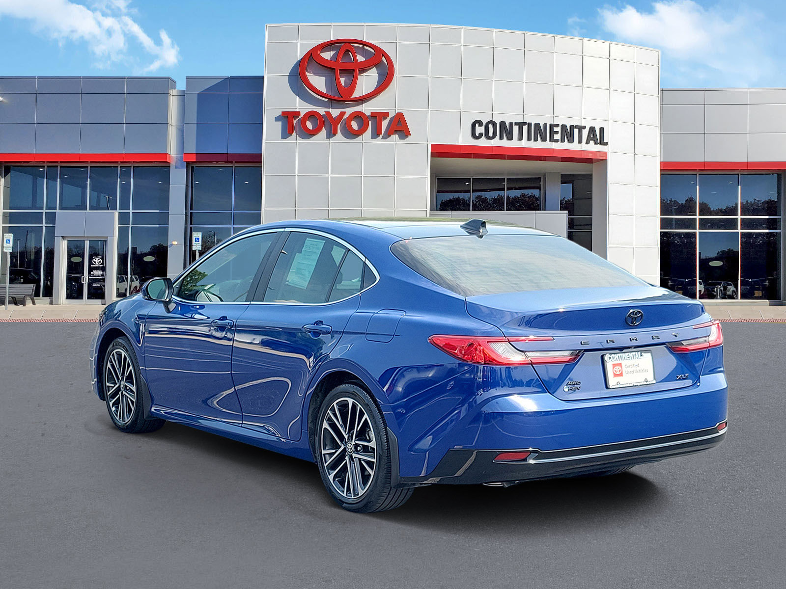 Used 2026 Toyota Camry XLE w/ Premium Package AWD/4WD image 4