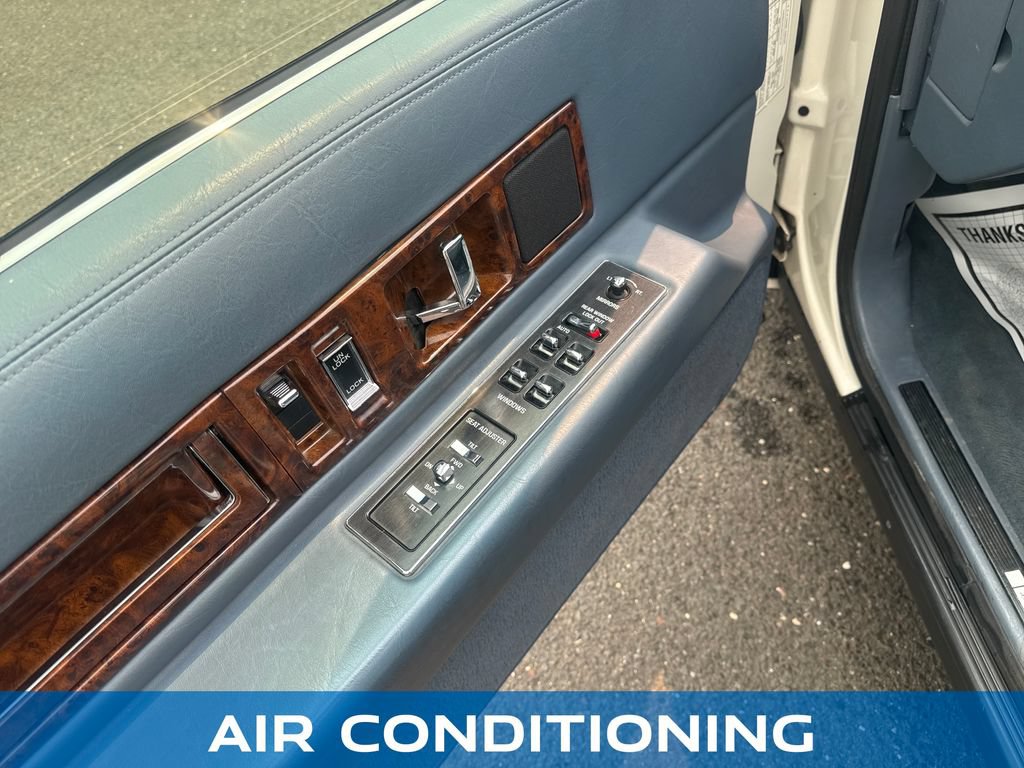 Used 1995 Cadillac Fleetwood Brougham RWD image 11