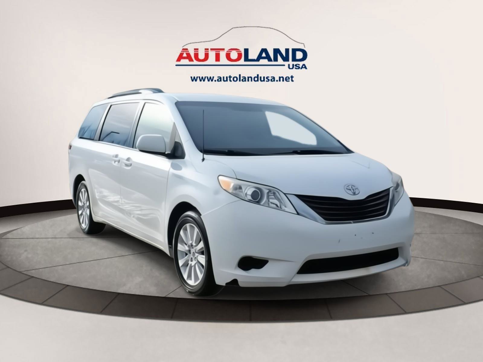Used 2013 Toyota Sienna LE w/ Towing Pkg video 3