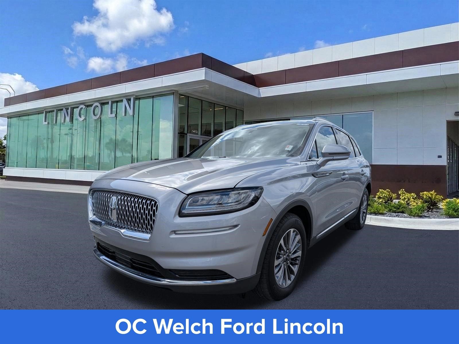 Used 2023 Lincoln Nautilus FWD w/ Premium Package image 5