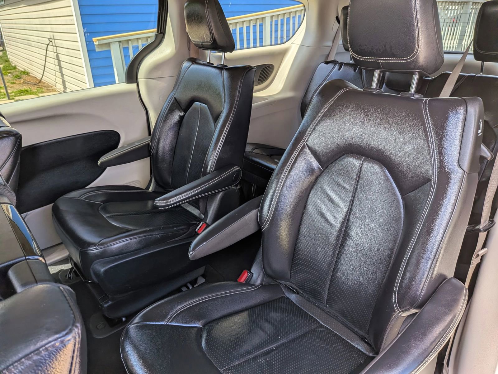 Used 2022 Chrysler Pacifica Touring-L w/ Uconnect Theater Family Group FWD image 34