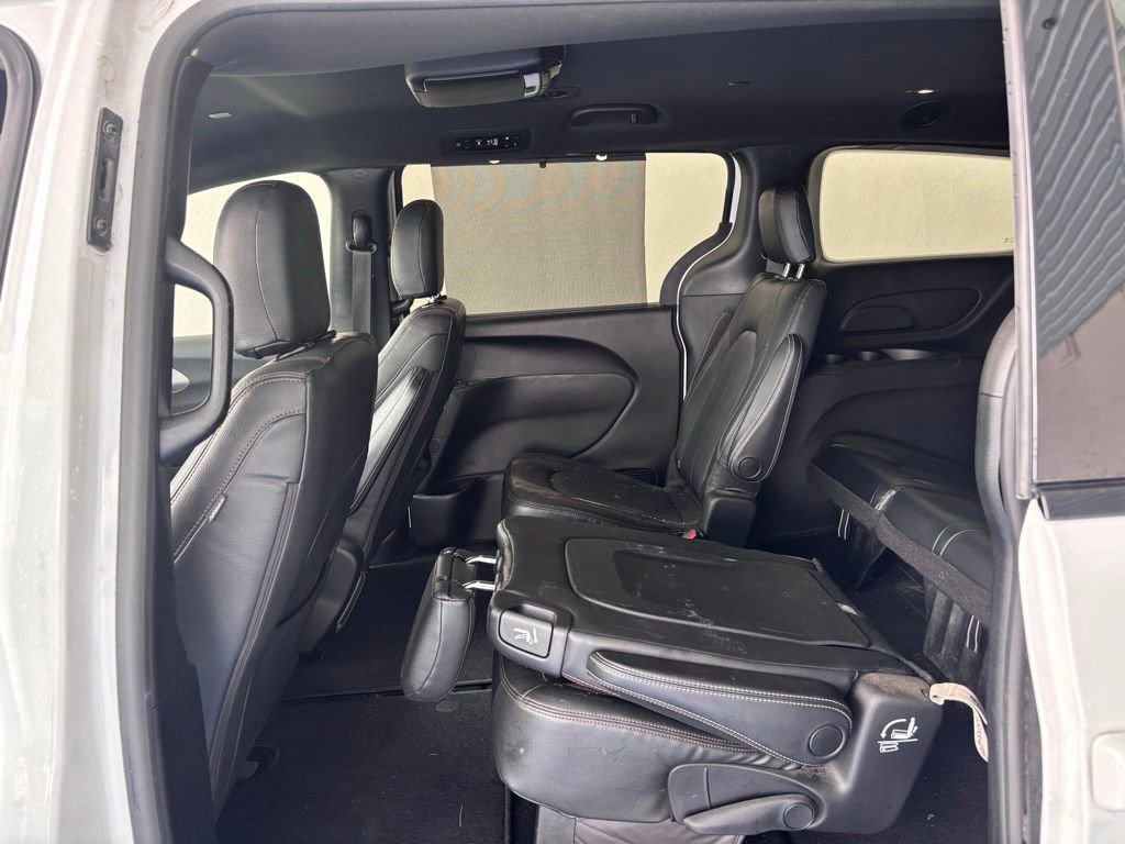 Used 2019 Chrysler Pacifica Touring Plus w/ S Appearance Package FWD image 13