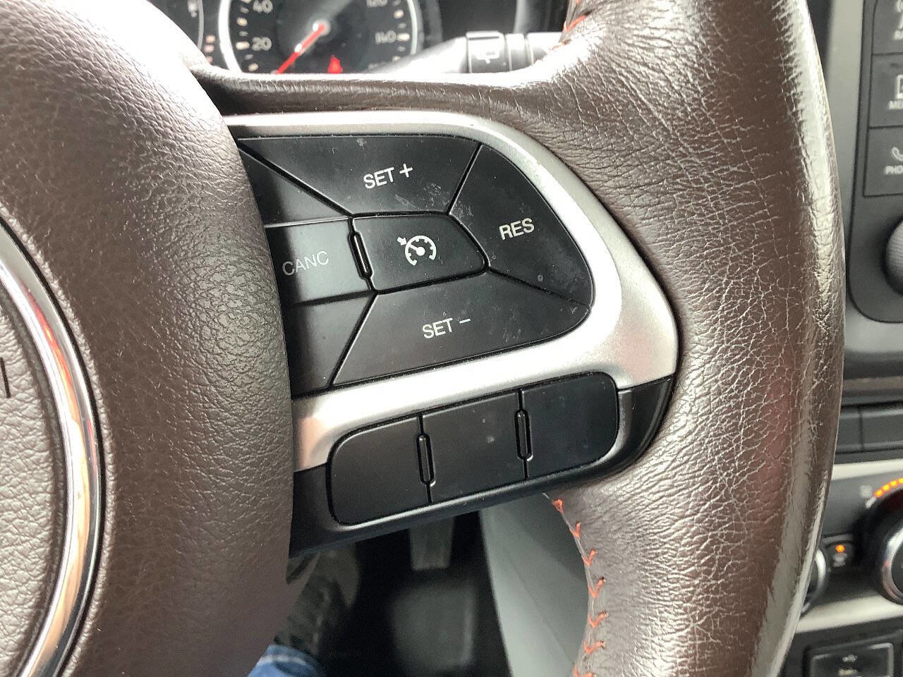 Used 2015 Jeep Renegade Latitude w/ Popular Equipment Group AWD/4WD image 42